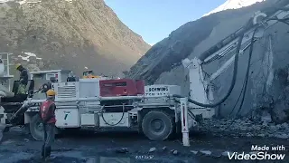 Zojila Tunnel updates| Eastern potral minamarg drass |With heavy equipment | minamarg view of Tunnel