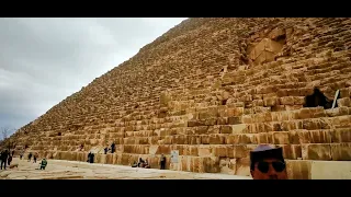 FRENTE A LOS 2,600,000 BLOQUES QUE CONSTRUYEN LA GRAN PIRÁMIDE DE EGIPTO