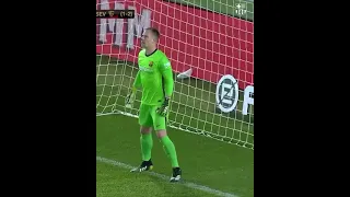 A penalty save that worth a final for Barcelona vs Sevilla #TerStegen #penalty #barcelona #messi