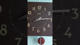 Часы "Маяк", настенные, с гиревым двигателем, с маятником