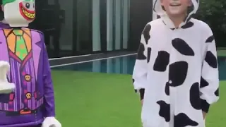 Jlo Max | is such a joker and Emme's really milking thisHalloween 🎃 thing