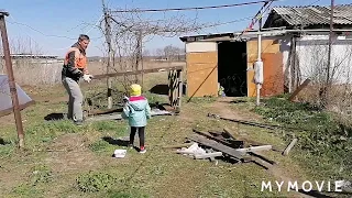 УБОРКА ТЕРРИТОРИИ//САЖАЕМ  ОГОРОД//ЛЕНИВЫЙ ДЕНЬ//КУПИЛИ ДОМ В ДЕРЕВНЕ //