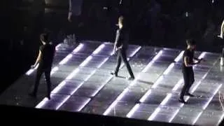 One Direction singing One Way Or Another in Barcelona 22/05/2013 (2)