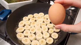 Der berühmte Kuchen mit 1 Ei und 2 Bananen in einer Pfanne