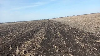 Весняна обробка поля після кукурудзи