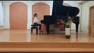 Дарья Володина, 1 класс, В.А.Моцарт "Менуэт"