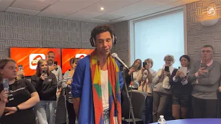 Mika en live dans nos studios