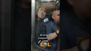 el metro de la Ciudad de México en hora pico😂😂😂😨😨😨