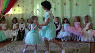 Танец на выпускной в садике песня Мама и дочка!!!