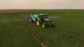 Spraying wheat, John Deere 6620 and Berthoud Racer 32 DPA