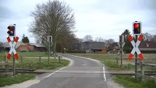 Spoorwegovergang Apen (D) // Railroad crossing // Bahnübergang