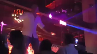 Turkmenistan! Танцы на баре в ночном клубе Шоколад в Ашхабаде! Шоня Ходжамов