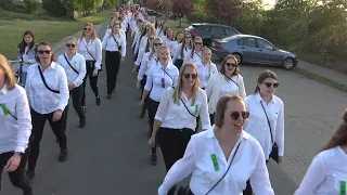 Marsch zum Sportzentrum in Eicklingen um  die Gäste aus Bröckel/Wiedenrode zu empfangen