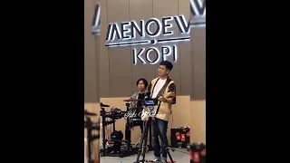 PERDANA LAGU "MENCINTAIMU" CIPTAAN TRI SUAKA DI BAWAIN DI MENOEWA KOPI || NABILA FT TRI SUAKA