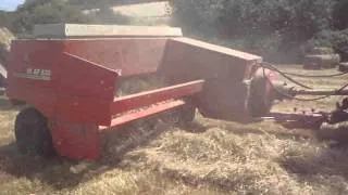 Hay baling with a Welger AP830