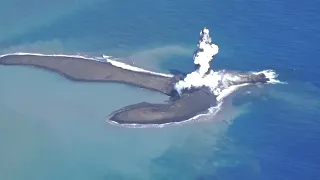 硫黄島沖に新島　海底火山の噴火で出現