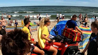 CZERWONA flaga i ZAKAZ KĄPIELI na plaży we Władysławowie! Silne fale i prądy wsteczne...