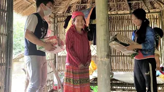 The woman in distress recovered and her son came to visit and give gifts to Xuan and his mother.