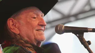 Willie Nelson Proved You Don’t Mess With His Family