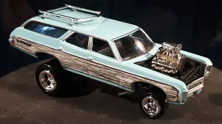 1/64 Chevy Kingswood Estate wagon 1969 by Johnny Lightning Zingers