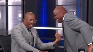 Shaq and Charles Barkley Try to Race Kenny to the Board on NBA on TNT!