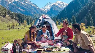 KASHMIR KI WADIYON ME BNAYE ALOO PARANTHE 🤗 @HimachaliOverlander