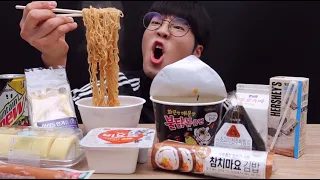 (SNS) 운동하고 배고파서 gs편의점 먹방!!(라면,불닭볶음면,소시지,디저트 등등) CONVENIENCE STORE FOOD ASMR MUKBANG (Eating Show)