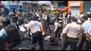 Dos policías mueren atropellados en unas protestas estudiantiles en Venezuela