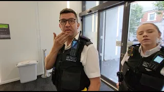 Queens Park Job Centre - Officer Tries to Incriminate TLA #audit #fail #owned #pinac #metpolice