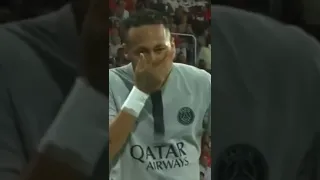 Neymar marca gol pelo PSG e faz homenagem a Jô Soares