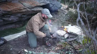 Primitive bushcraft: On the mountain, overnight in a natural shelter. cooking on a stone lab. ASMR.