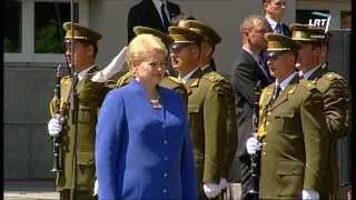 Iškilmingas Valstybės vėliavos ir istorinės vėliavos pakėlimo ceremonija (2013 07 06) HD