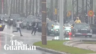 Man runs at Moroccan king's car during pope Francis visit