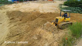 New Project , Mini Bulldozer Kuamtsu Use Powerful Working Clearing The Soil & Dump Truck 5 Ton