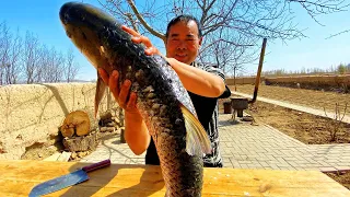 HUGE FISH with Eel, Carp, Loach, and Yellow Catfish. Cooked on Big Table Pot! | Uncle Rural Gourmet