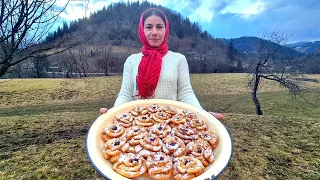 THE WOMAN LIVES ALONE IN THE MOUNTAINS! Cooking Cakes