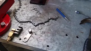 Breaking the links on a chainsaw chain with the most basic tools and rejoining