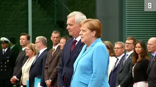 Merkel zittert zum dritten Mal: Sorge um Gesundheitszustand | DER SPIEGEL