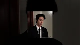 [방탄소년단/진] 머리에 삔꽂고 연설 연습하는 석지니