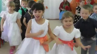 Осенний бал у Саши и Жени!  Парад шляпок! Видео для детей. 2018 год.