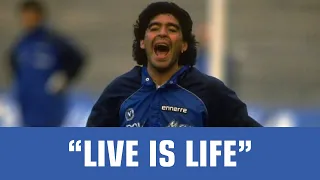 Maradona calentando con "Live Is Life" | Video de 1989