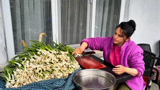 Life in Turkey's Mountains / Saving Weeds for Winter