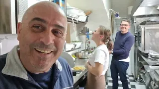 DJ Vittorio Cassinesi in Tanti Auguri a Melita Nenna del Carmelita Bistrot