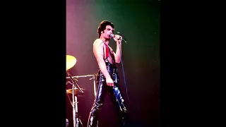 Queen - We Will Rock You Fast (Live In Chicago: 12/7/1978)