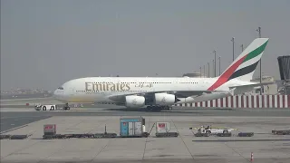 Incredibly Beautiful Takeoff From Dubai International Airport Onboard A Emirates B777-300 (4K)