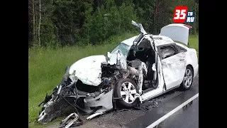 В лобовой аварии на вологодской трассе погиб водитель