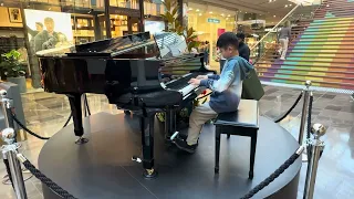 Nuvole Bianche by Ludovico Einaudi playing from memory  (8 years old - Week 2)