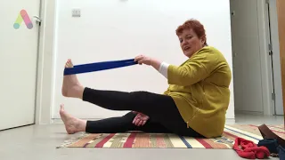 Healthy legs - the use of a Theraband to increase your ankle movement