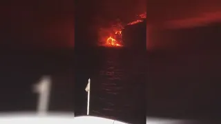 Así ha sido el momento en el que la lava del volcán de La Palma ha tocado el mar