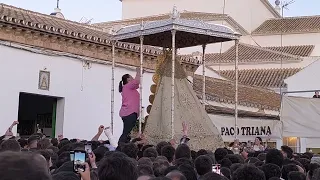 La Stma. Virgen del Rocío, en casa de la camarista. #Rocío #Camarista #procesion